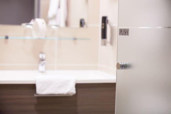 The Reinisch Hotel Bathroom Economy Double Room Hotel